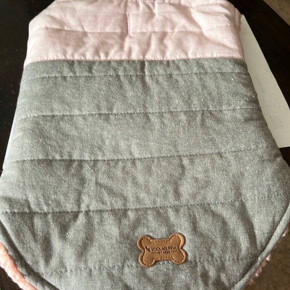 Koolaburra by Ugg attie dog vest/coat in size medium. - Picture 1 of 7